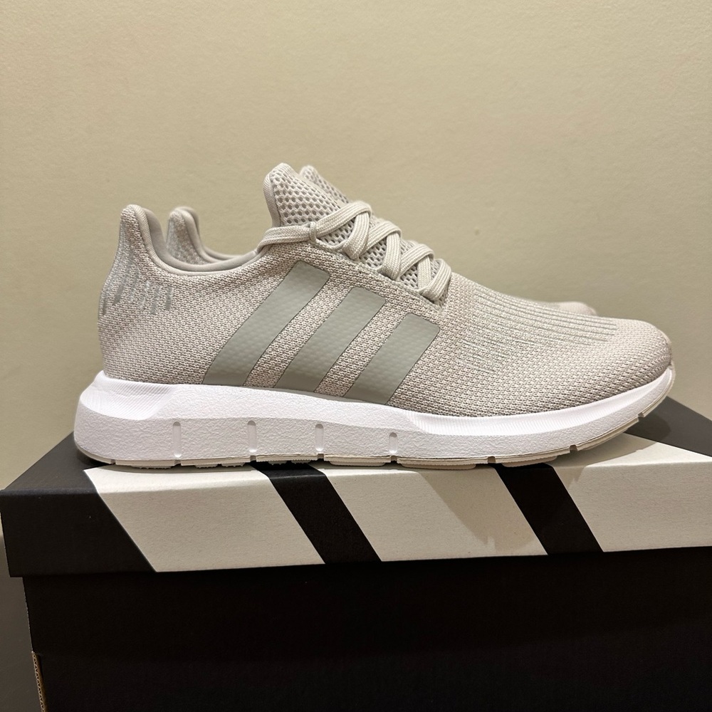 NIB Women Adidas Swift Run 1.0 Running Shoes Grey/ Silver Metal ID0108 - Picture 2 of 7